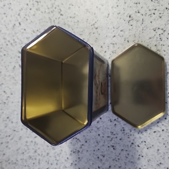 Vintage Coca Cola Tin Can 1995 The Drink of the Year" Advertisement Collection - Picture 7 of 7